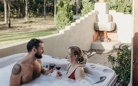 Casa La Vina Pokolbin - Romantic Villas With Outdoor Hot Tubs And Fireplaces